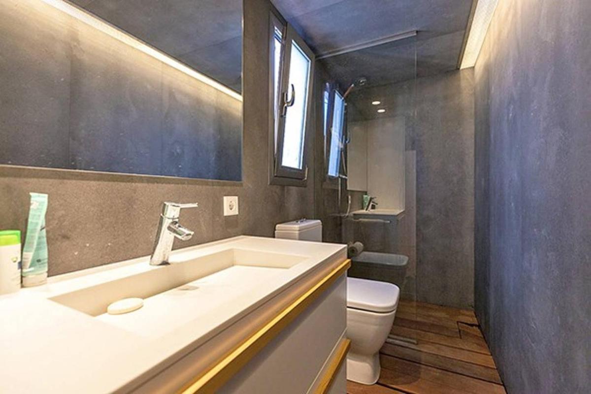 Suitetrails - ALC - Stylish Studio with Fantastic Terrace, Old Town