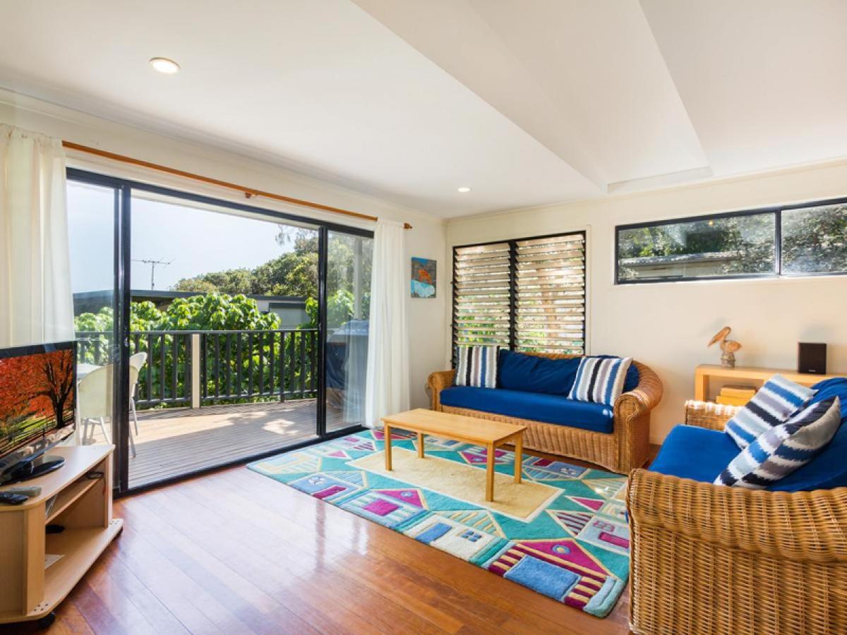 Straddie Beach House 3 - Housity