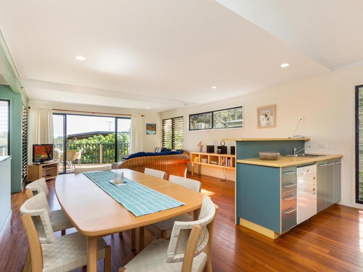 Straddie Beach House 3 - Housity