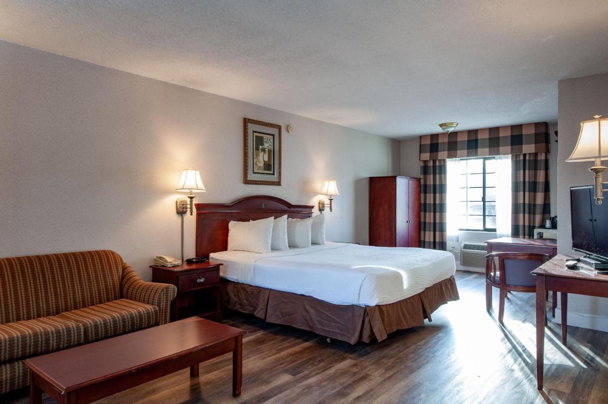 Studio City Court Yard Hotel - Housity