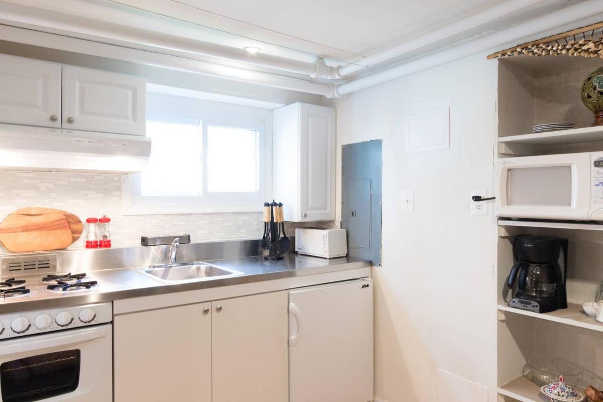 First Floor One Bedroom Apartment with Full Kitchen & Bath - Housity