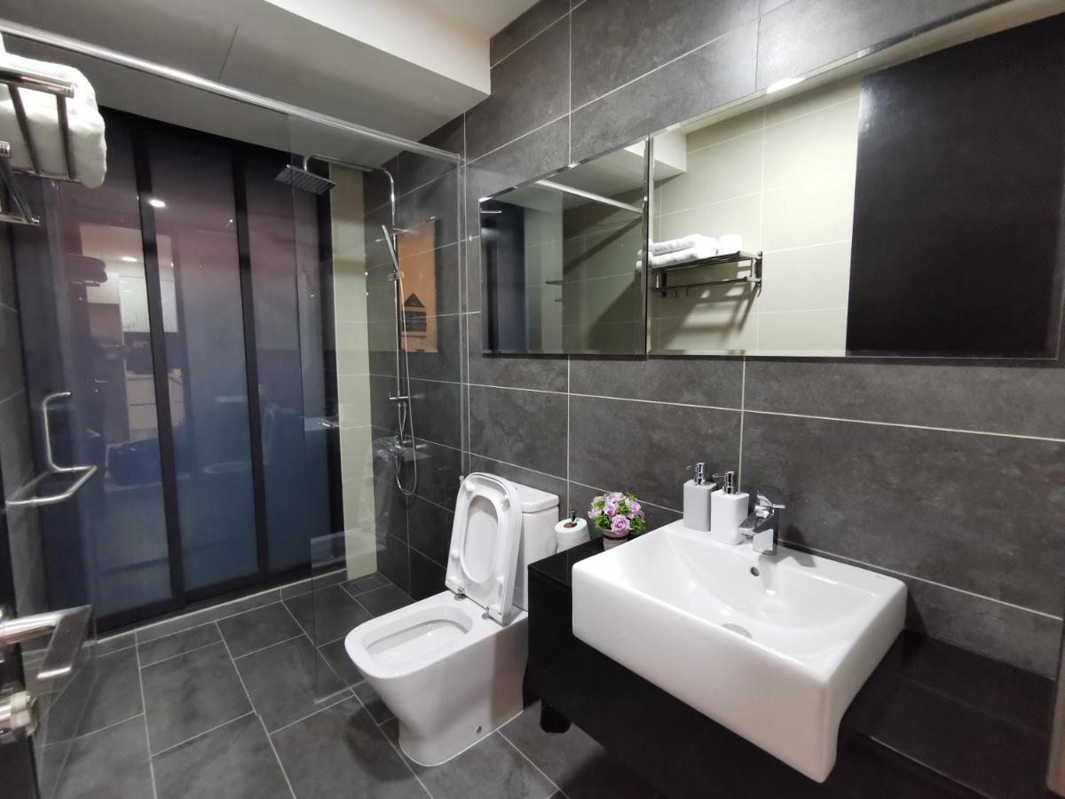 Suitetrails - Almas Suites Puteri Harbour Hello Kitty