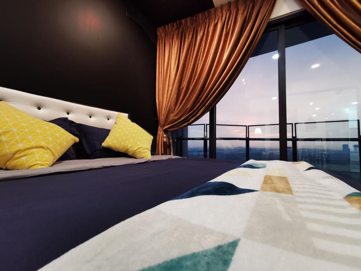 Suitetrails - Almas Suites Puteri Harbour Hello Kitty