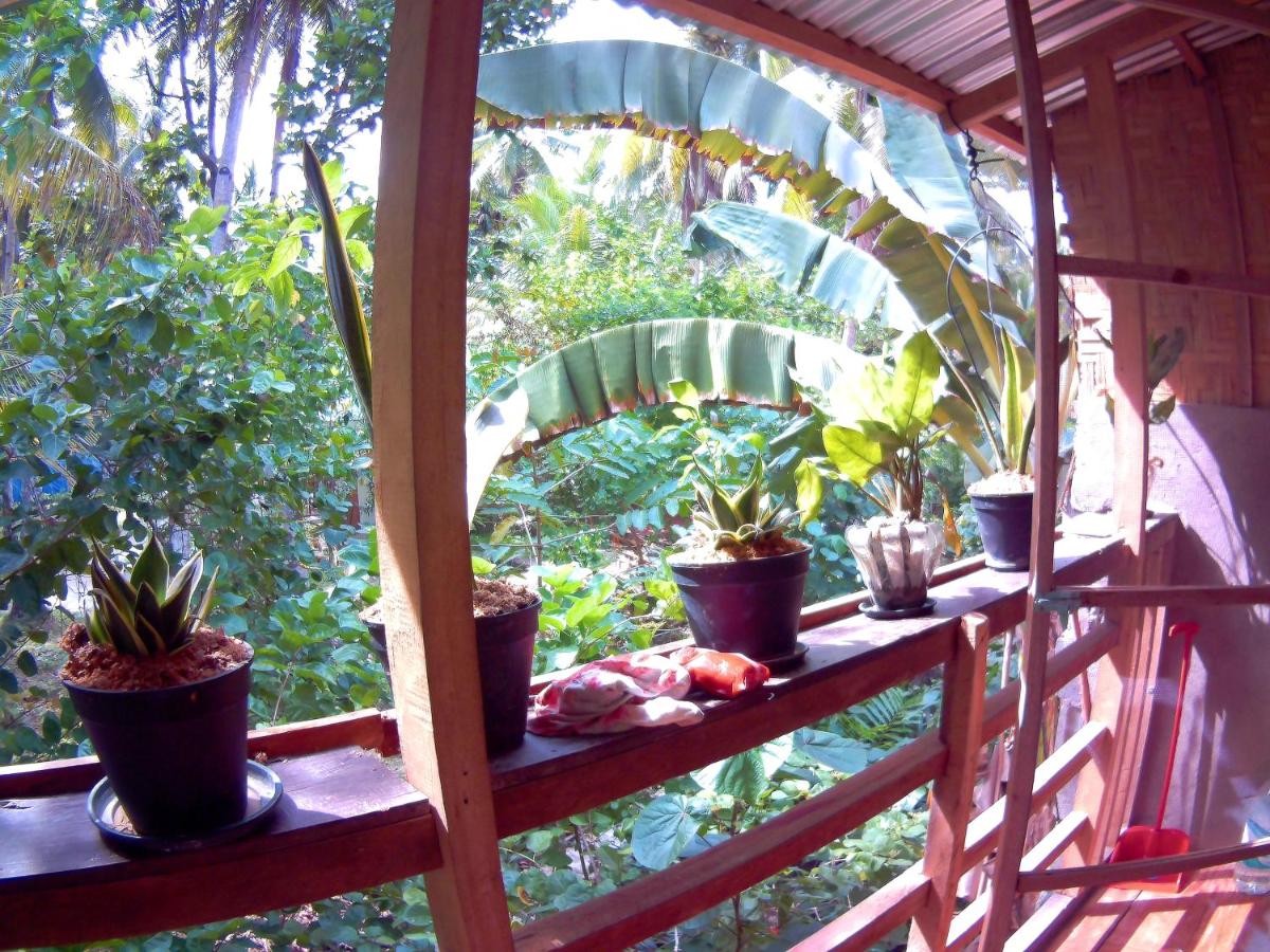 Casa de Viajeros (2nd floor) spacious aircon room - Housity
