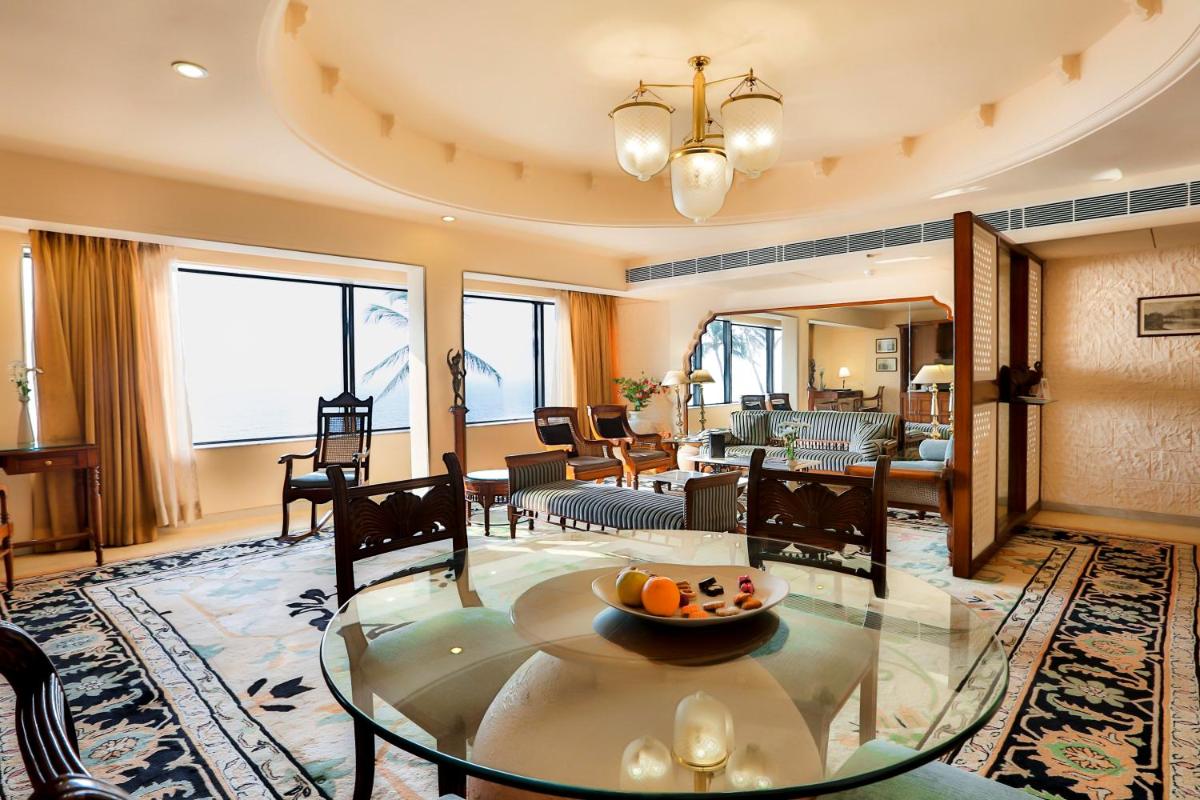 a living room with a table and a living room at Sun-n-Sand Mumbai Juhu Beach in Mumbai a living room with a table and a living room at Sun-n-Sand Mumbai Juhu Beach in Mumbai