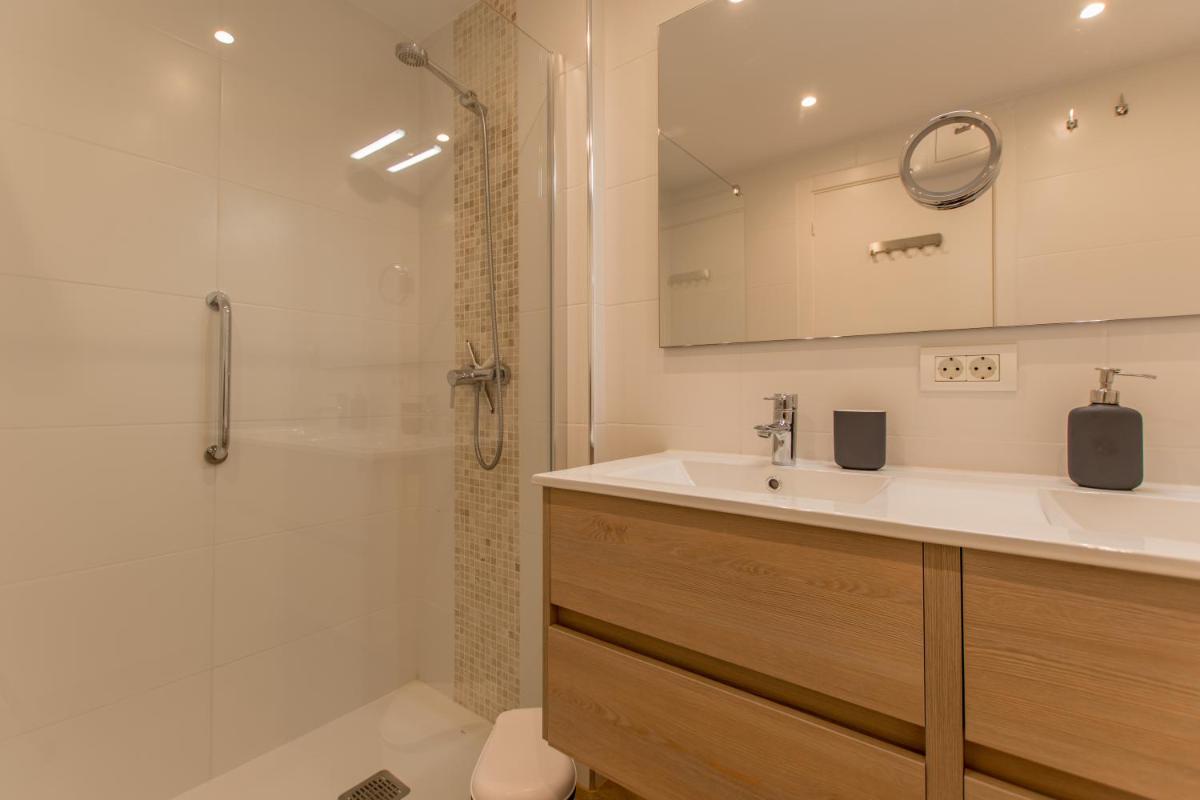 Relax moment in Paraiso 2 - TENESOL RENTALS - Housity