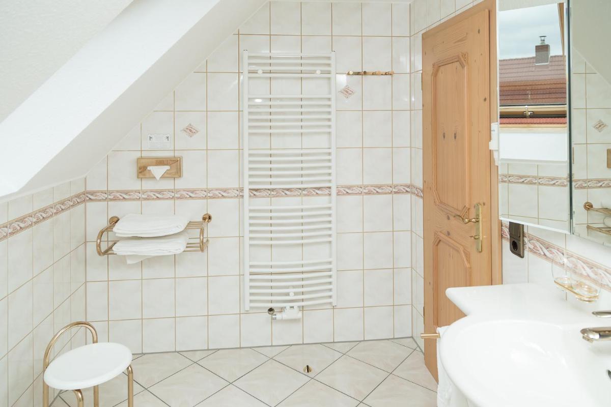 Landhotel Sonnenhof - Housity