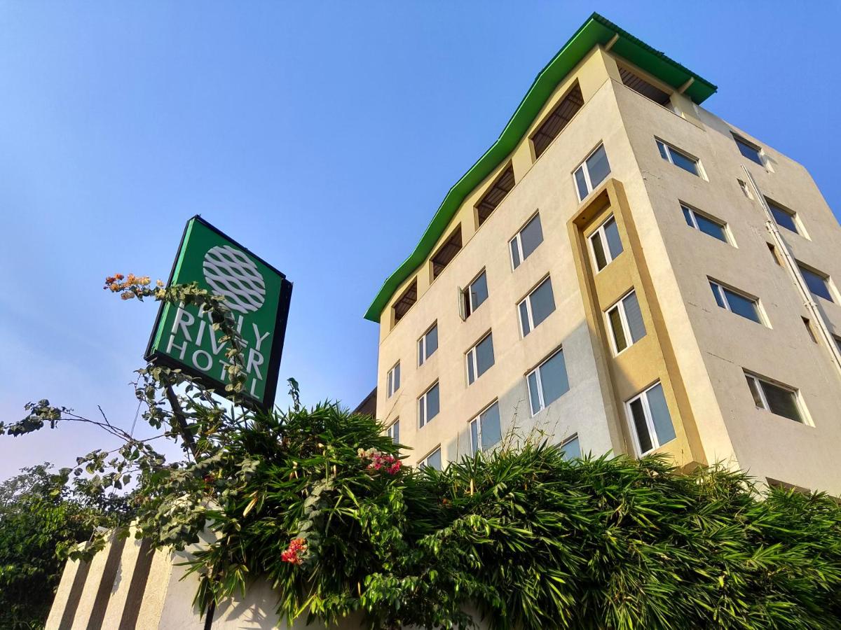 Holy River Hotel - Housity