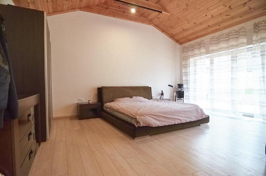 Villa near the forest and Kiev sea - Housity