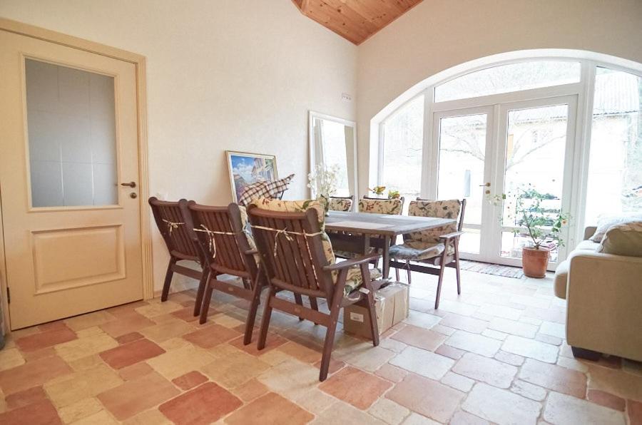 Villa near the forest and Kiev sea - Housity