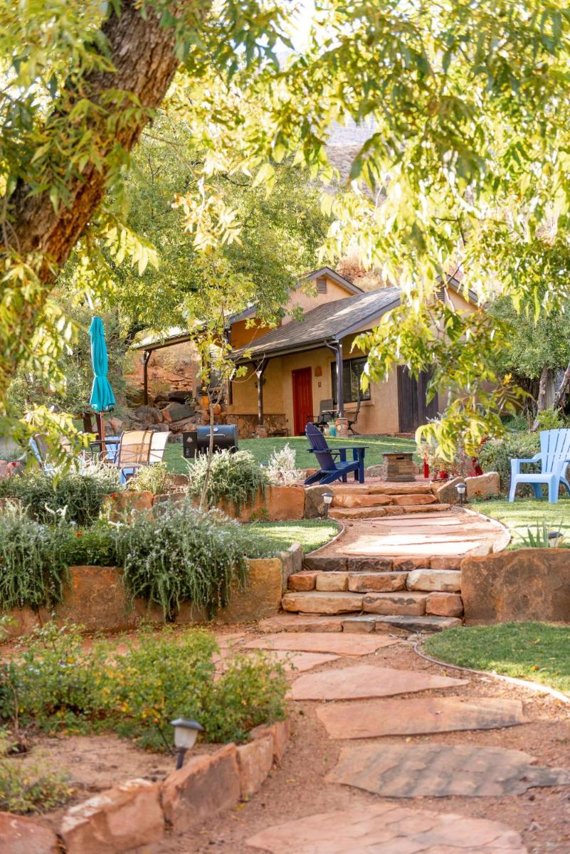 Red Rock Inn Cottages - Housity