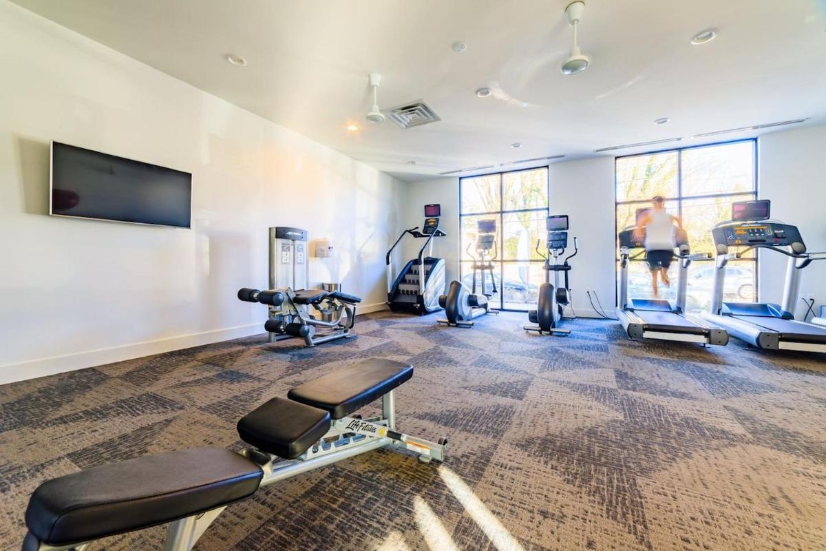Carytown Living with *Pool and Gym* - Housity