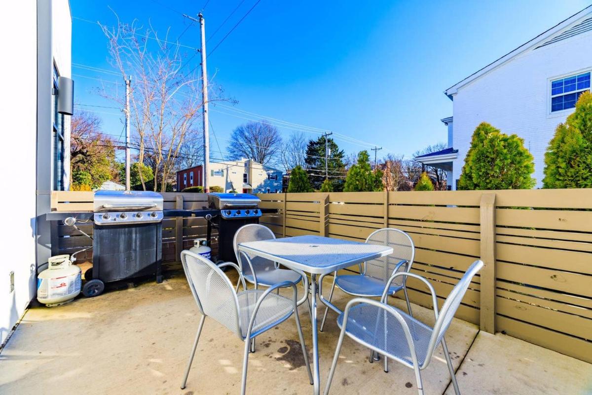 Carytown Living with *Pool and Gym* - Housity