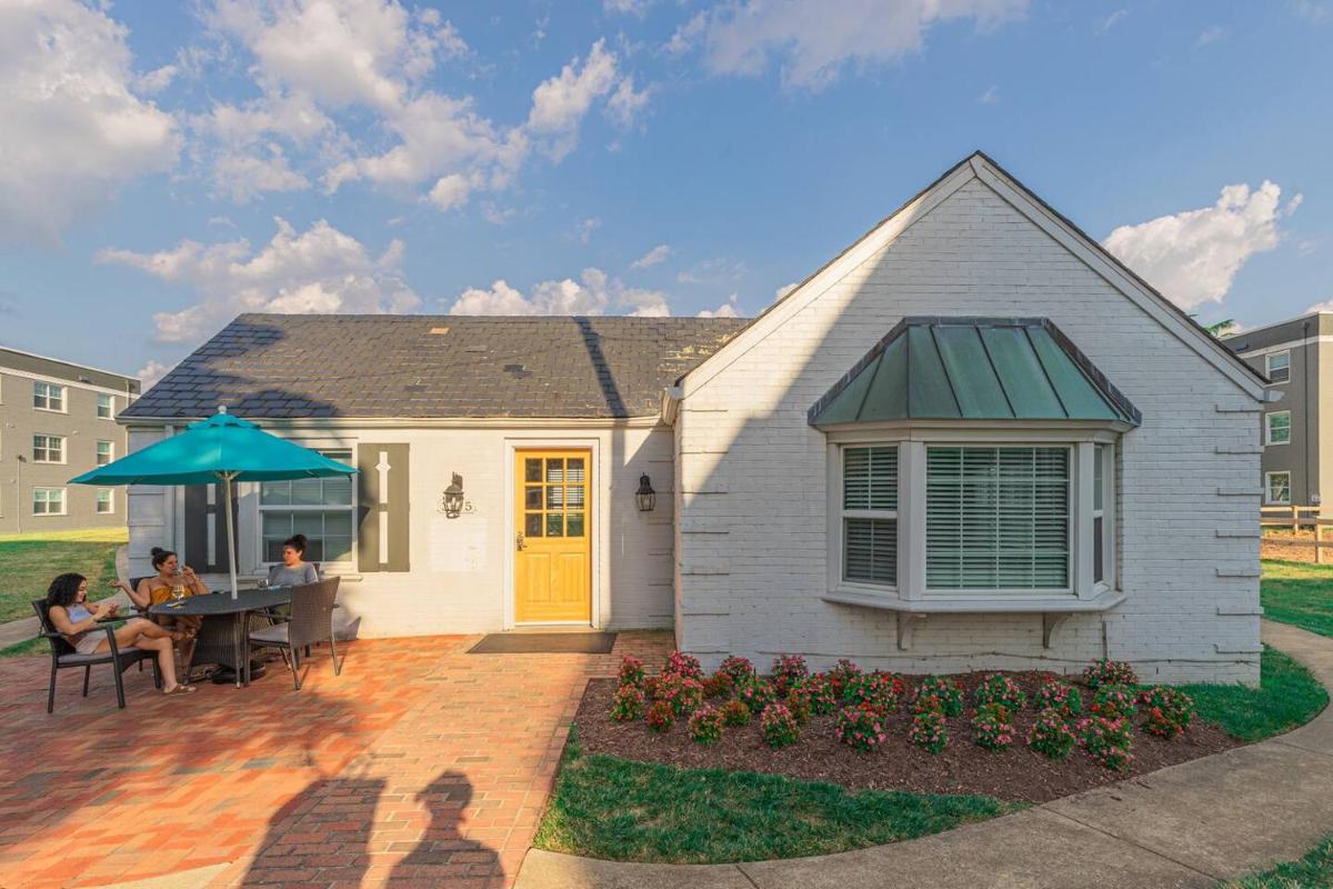 *Pet Friendly* stay in Historic Carytown - Housity