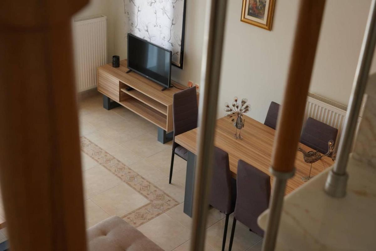 Venetia Luxury Villa - Housity