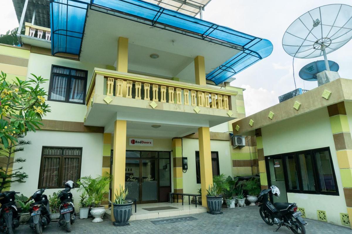 RedDoorz @ Gatot Subroto Ende - Housity