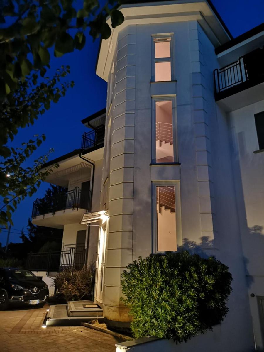RAJA ROOMS - Housity