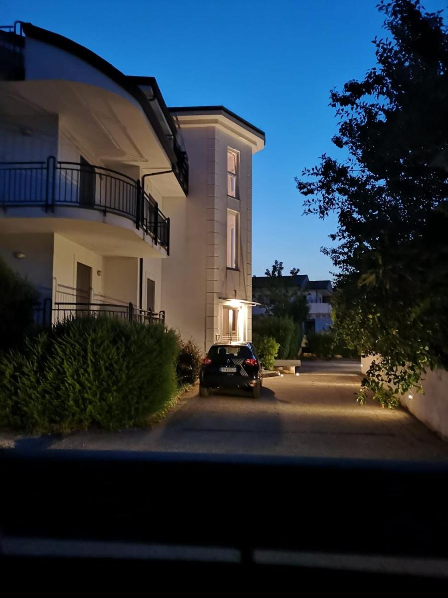 RAJA ROOMS - Housity