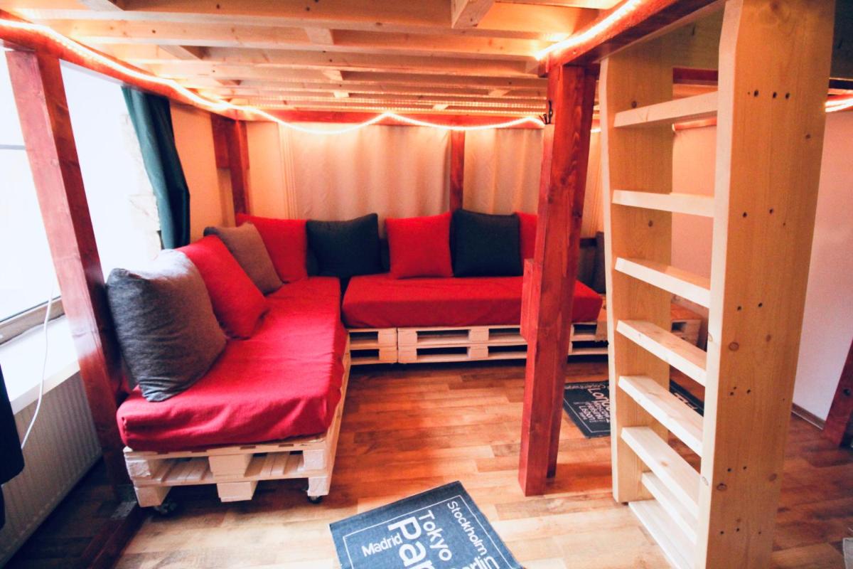 Cloud 9 House - Housity