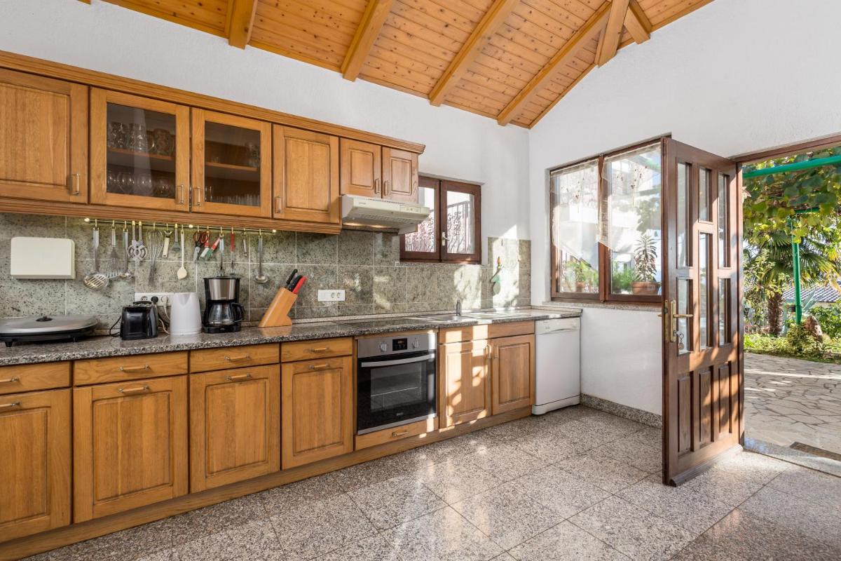 Suitetrails - Holiday House Marica