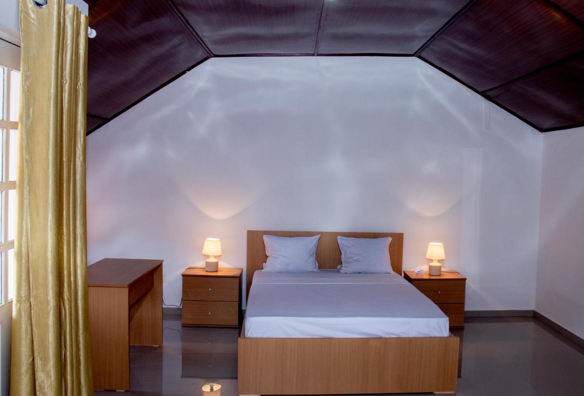 Plateau Bedroom & Chambre - Praia Center 1 - Housity