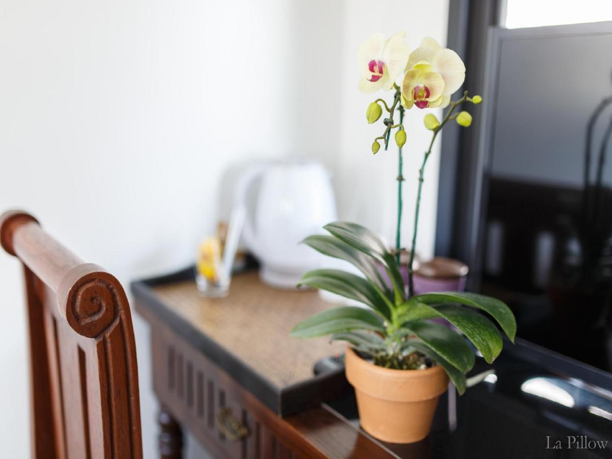 La Pillow 8 - Housity
