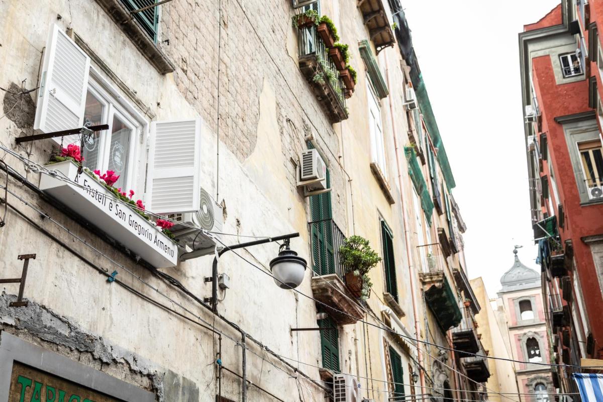 A FENESTRELLA E SAN GREGORIO ARMENO - Housity