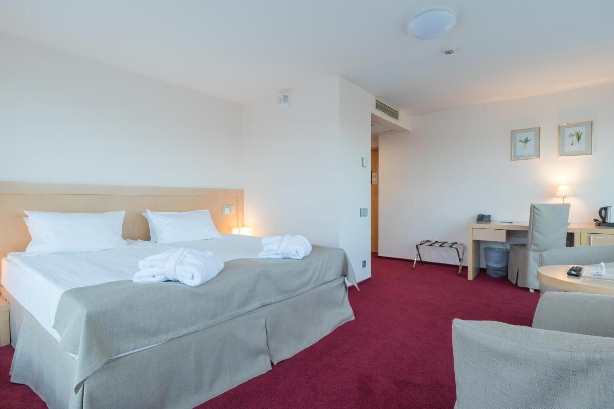 Riga Islande Hotel with FREE Parking - Hizvo