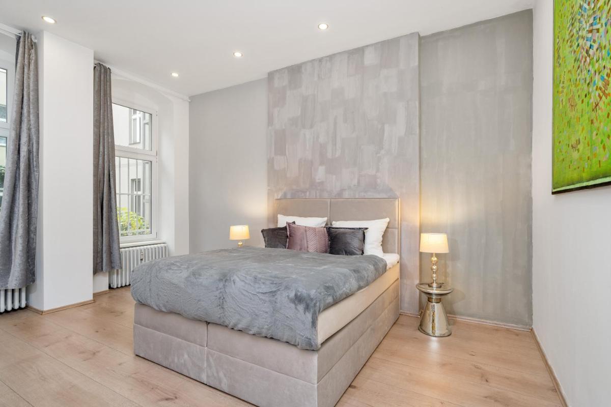 Cozy Einstein - Housity