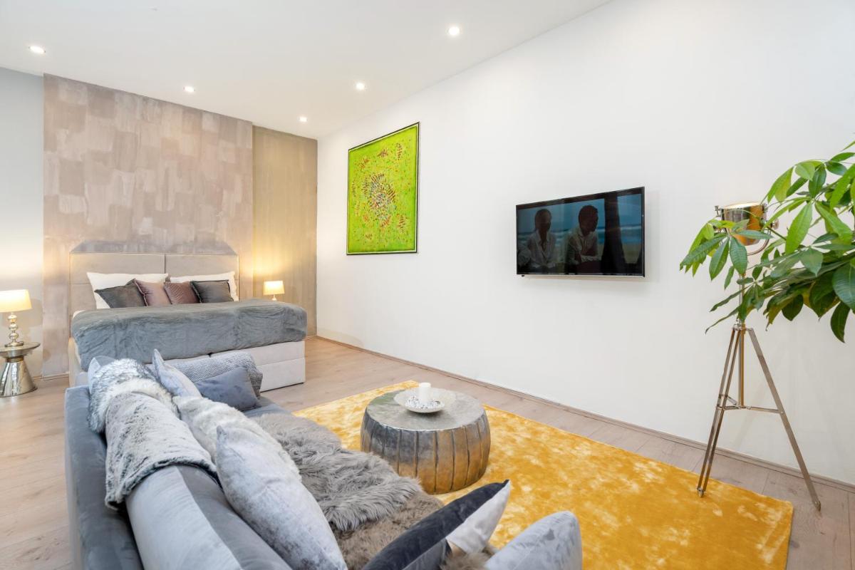 Cozy Einstein - Housity