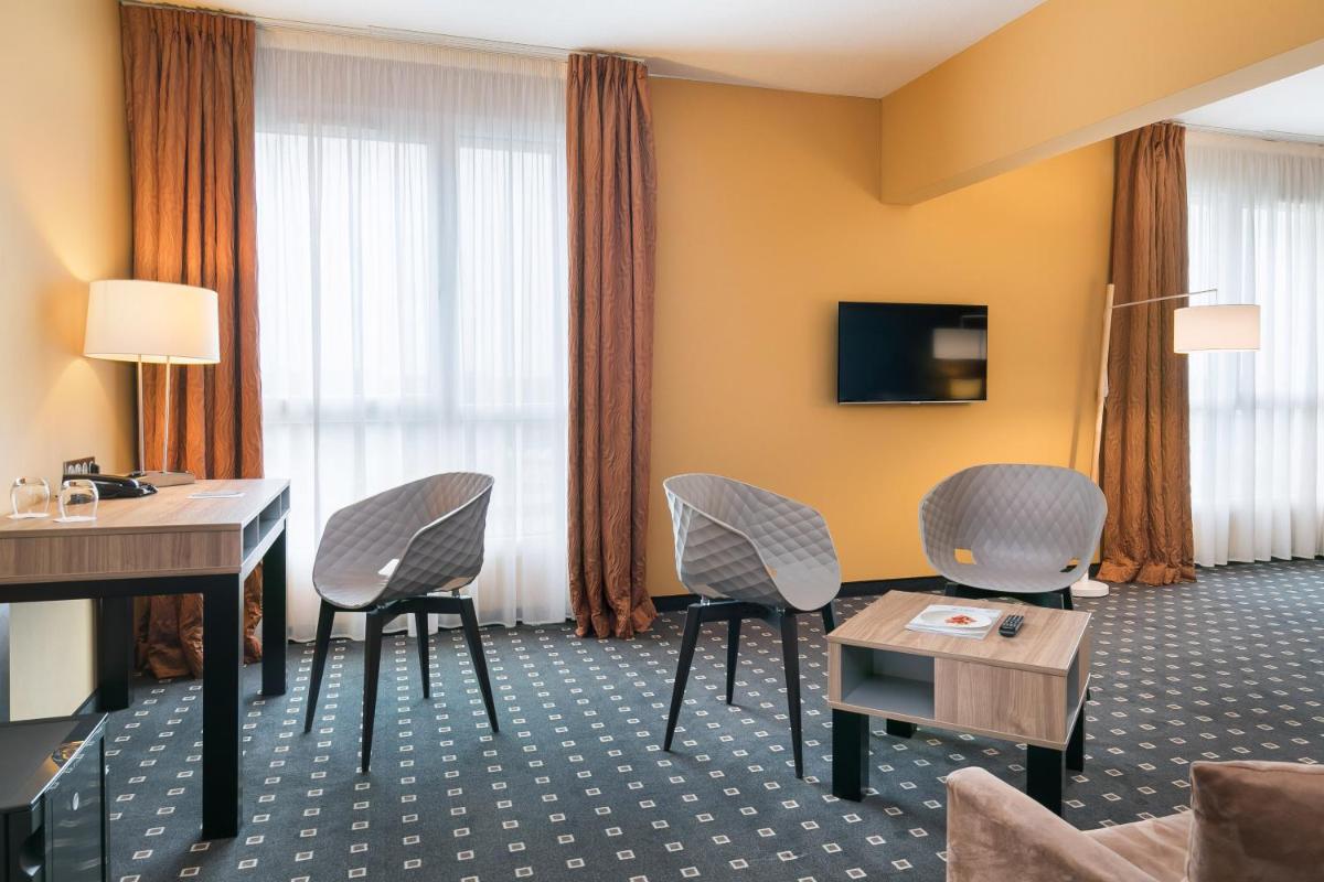 Télévision ou salle de divertissement dans l'établissement 7Hotel&Spa