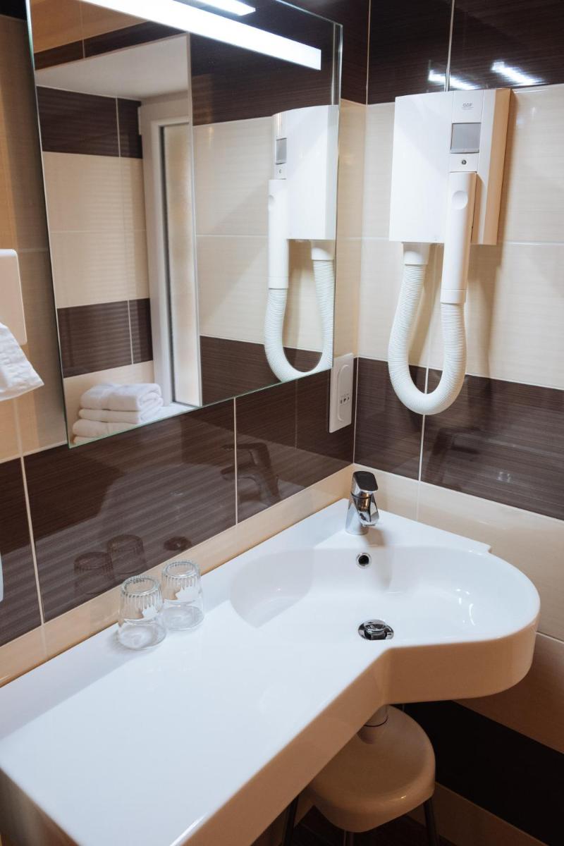 CITOTEL La Chaumière Roz-Aven - Housity