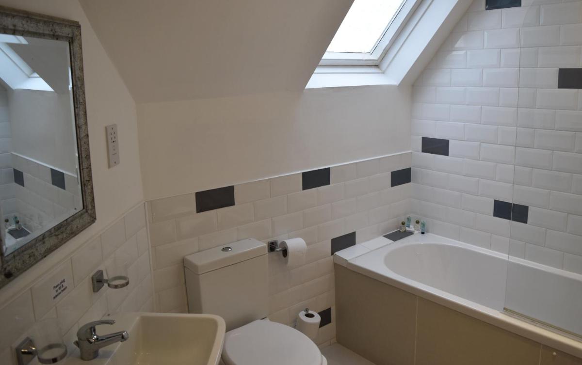 Three Horseshoes Country Inn - Housity