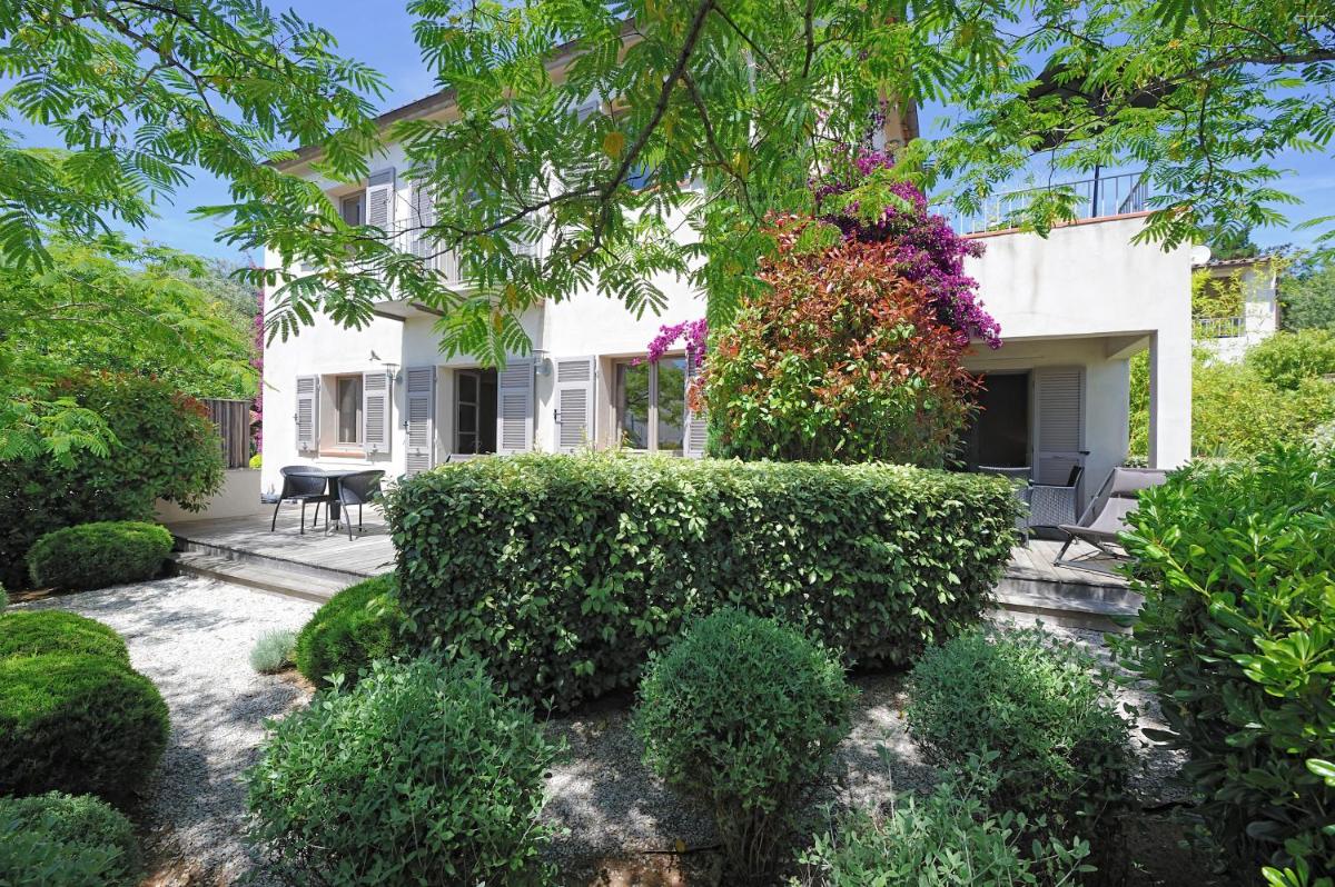 Jardin de l'établissement Le Pinarello
