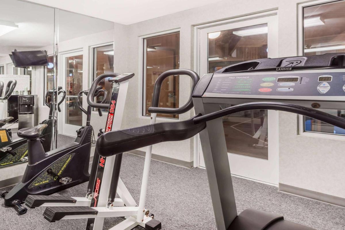 Baymont by Wyndham Rolla - Housity
