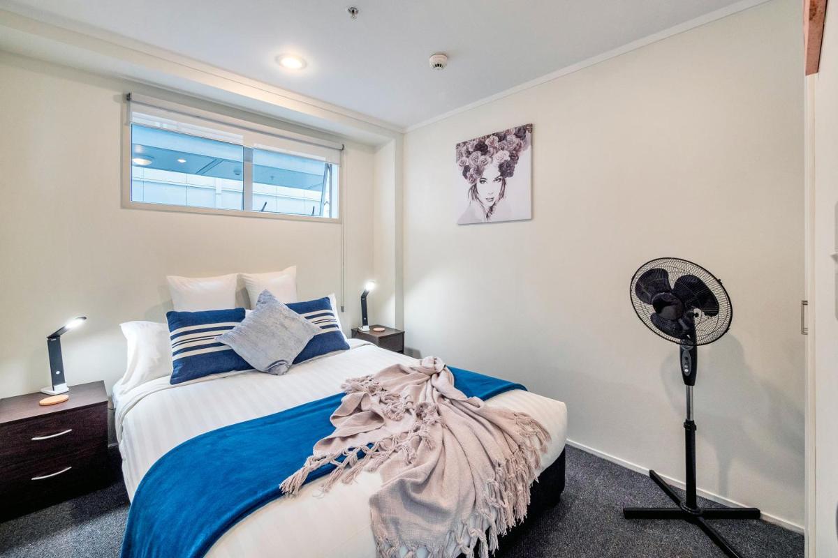 Cityscape Charm Apt w Parking, Views, Pool & Gym - Housity