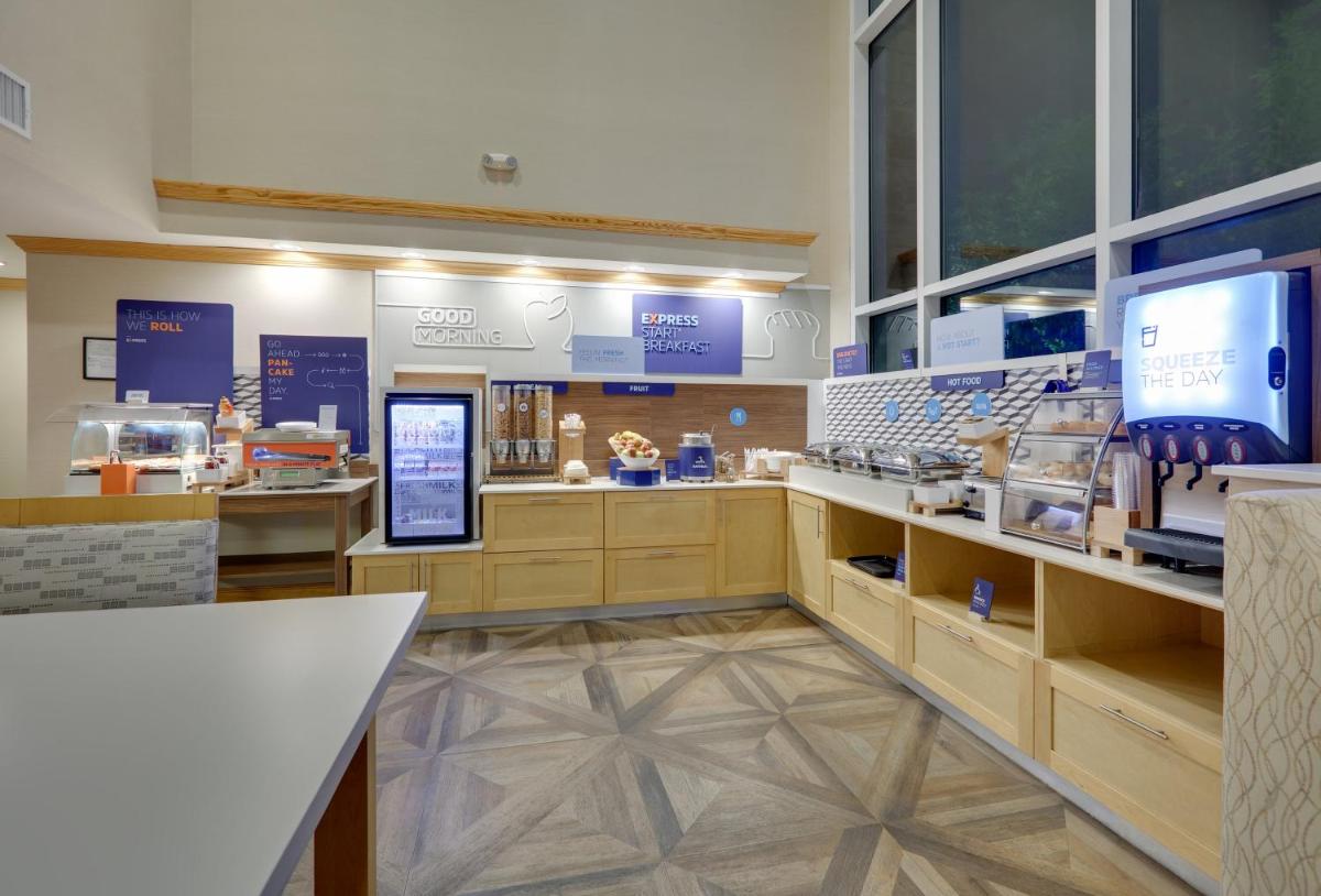 Holiday Inn Express & Suites San Antonio - Brooks City Base by IHG - Housity