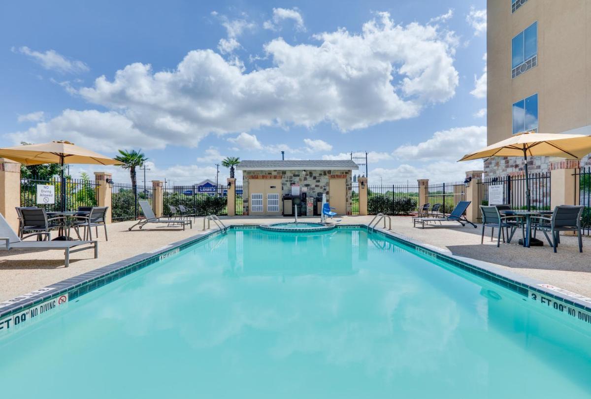 Holiday Inn Express & Suites San Antonio - Brooks City Base by IHG - Housity