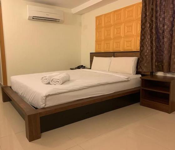 Hotel Bintang Indah - Housity