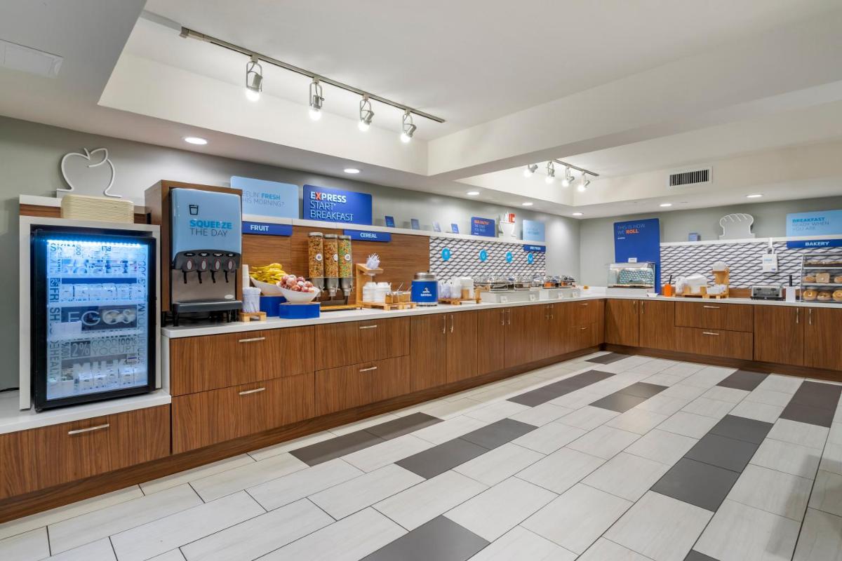 Holiday Inn Express Cape Coral-Fort Myers Area, an IHG Hotel - Housity