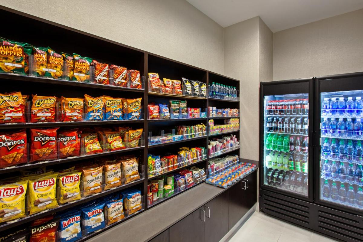 Holiday Inn Express & Suites Anaheim Resort Area by IHG - Housity