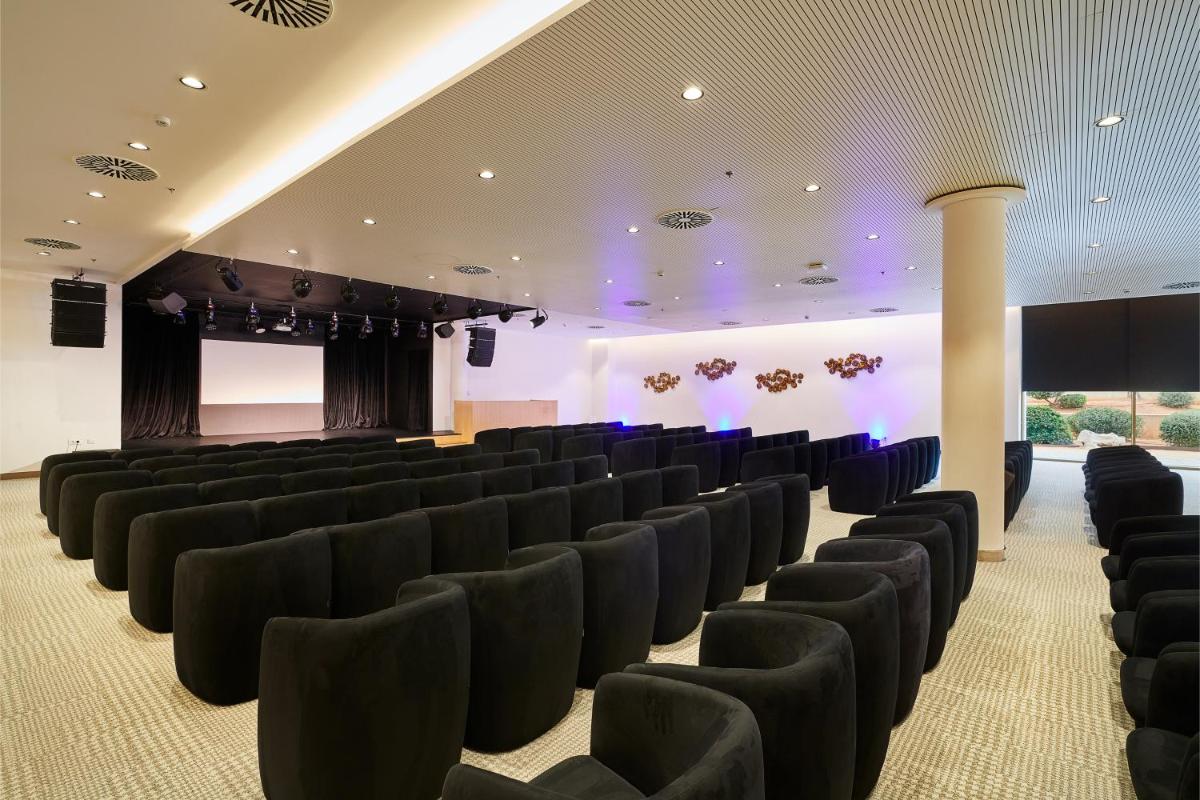 Zona business o sala de conferencias en Hipotels Playa de Palma Palace&Spa