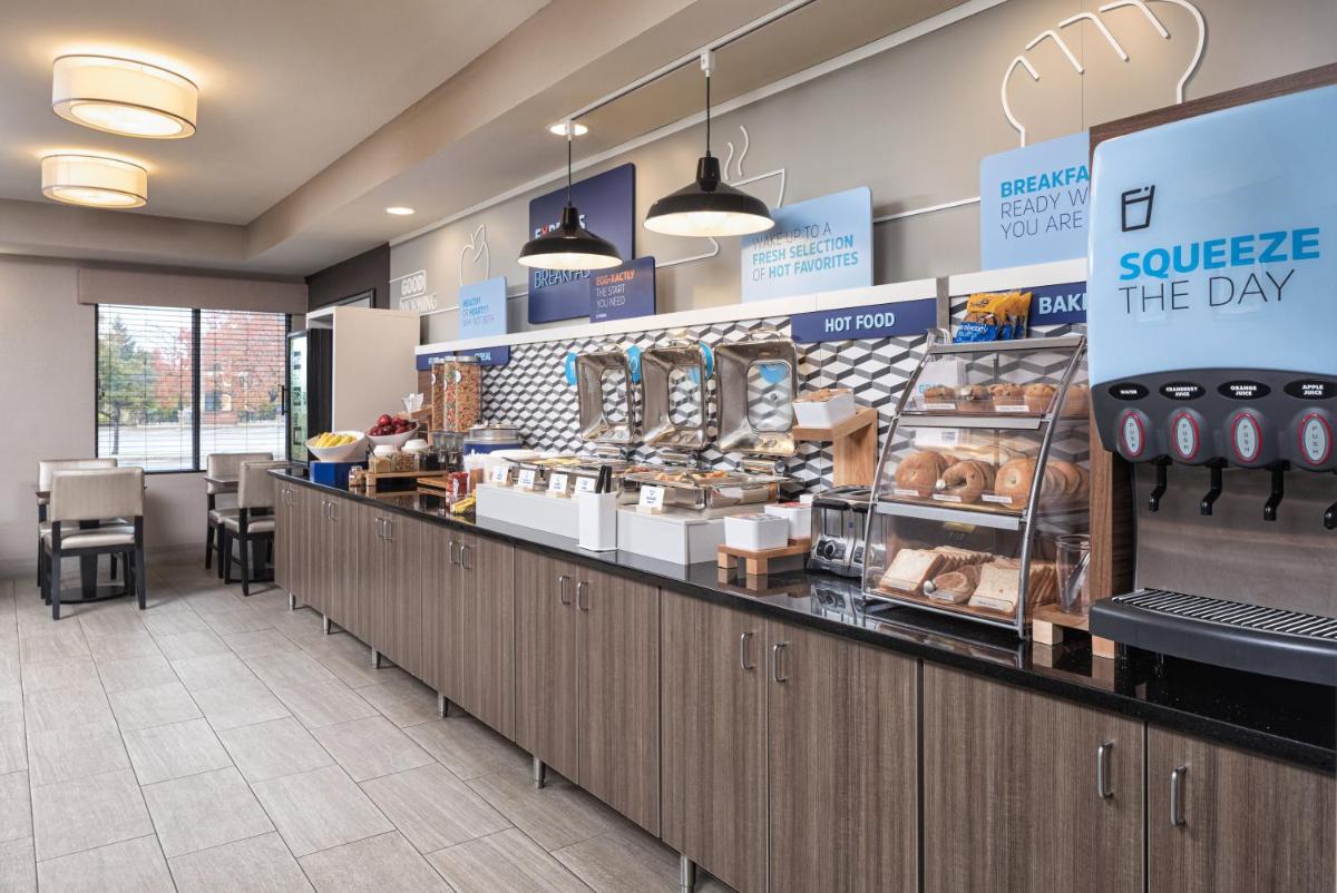 Holiday Inn Express Hotel & Suites Minneapolis - Minnetonka, an IHG Hotel - Housity