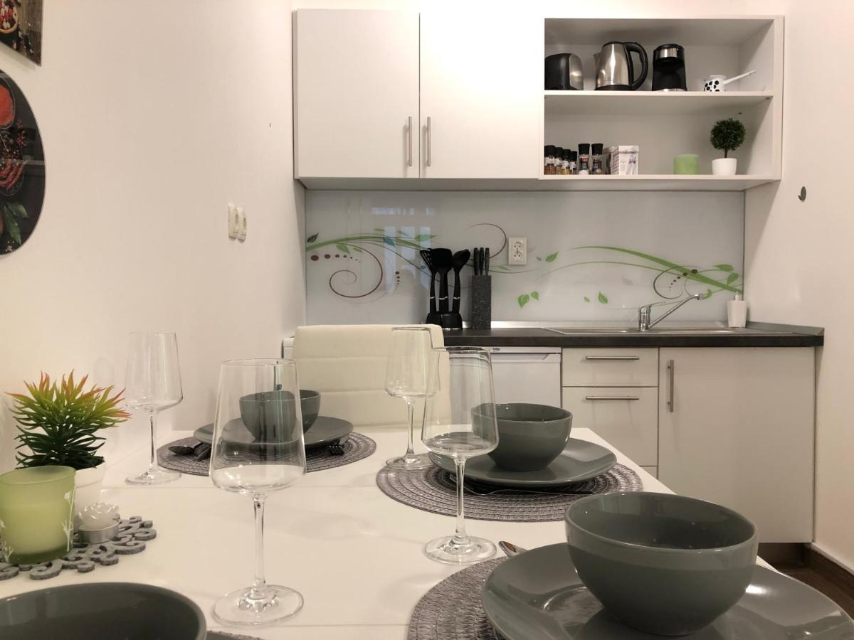 Modern center studio under the castle II FREE PARKING - Housity