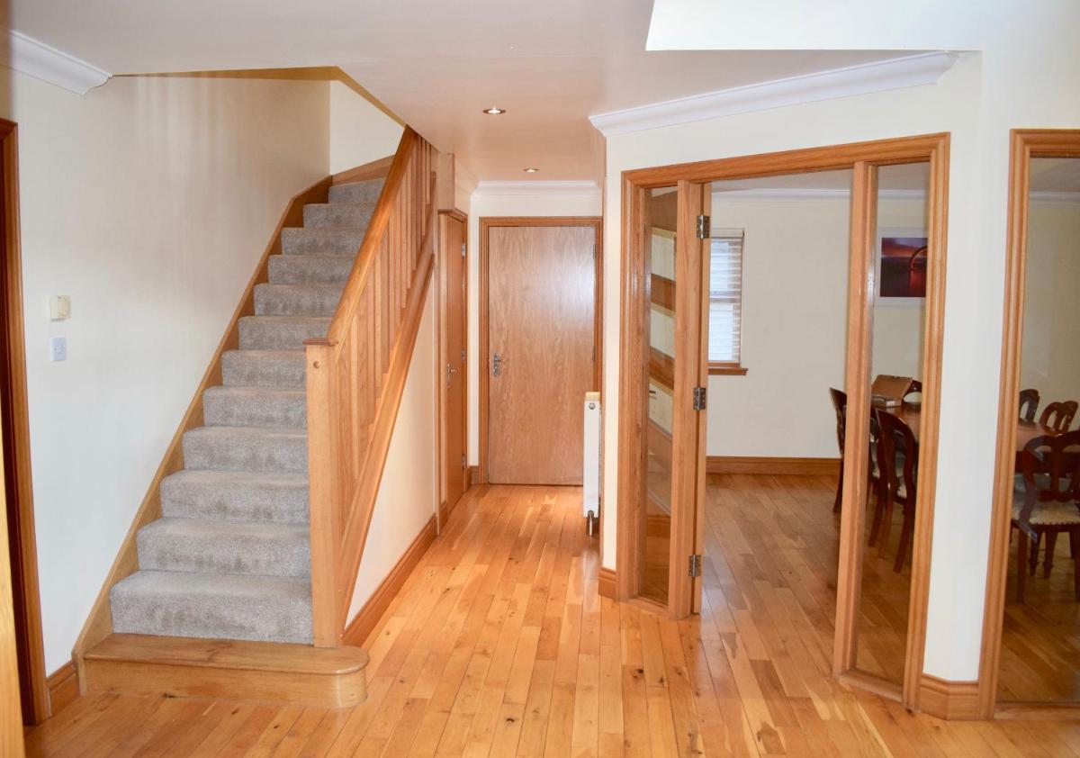 Kelpies Serviced Apartments Kavanagh- 5 Bedrooms - Housity