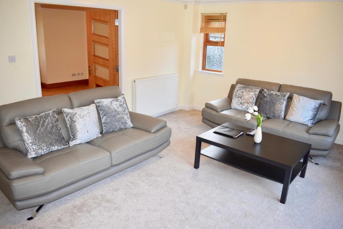 Kelpies Serviced Apartments Kavanagh- 5 Bedrooms - Housity