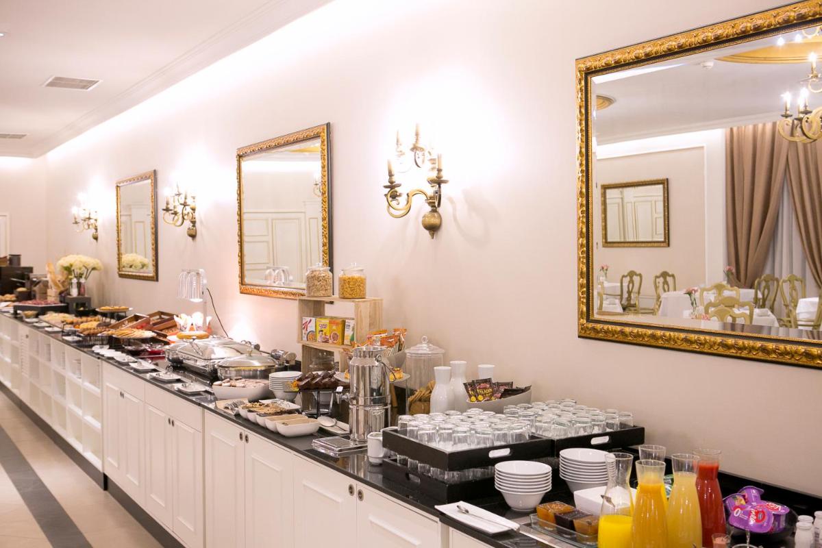 Comida en o cerca de este hotel