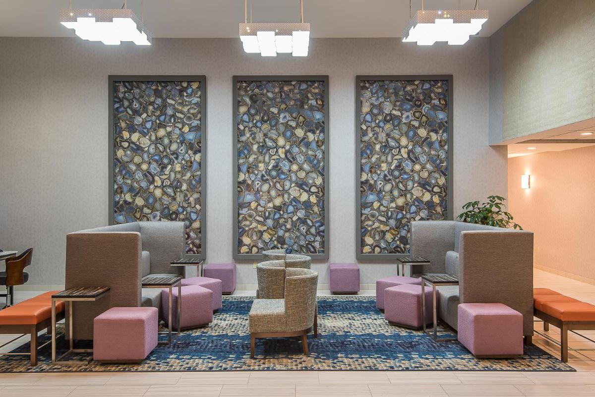 Holiday Inn Express & Suites Norwood, an IHG Hotel - Housity