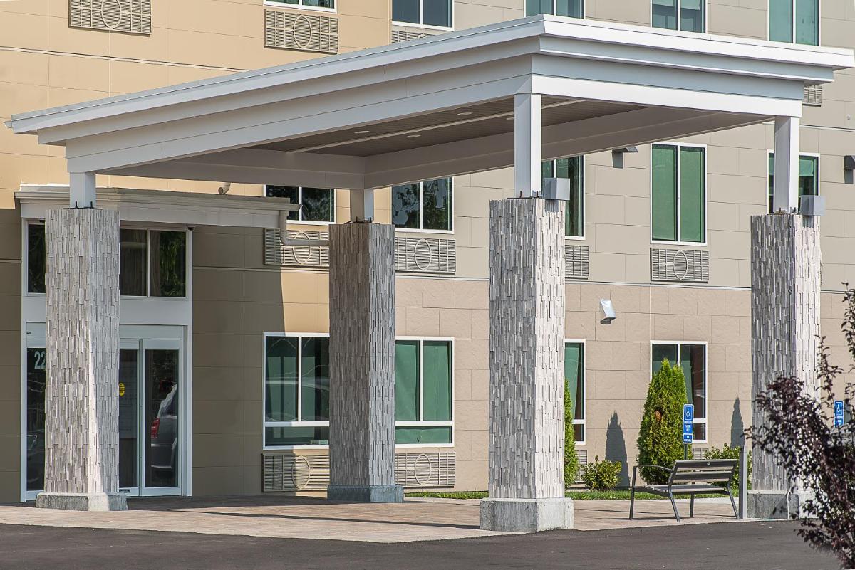 Holiday Inn Express & Suites Norwood, an IHG Hotel - Housity