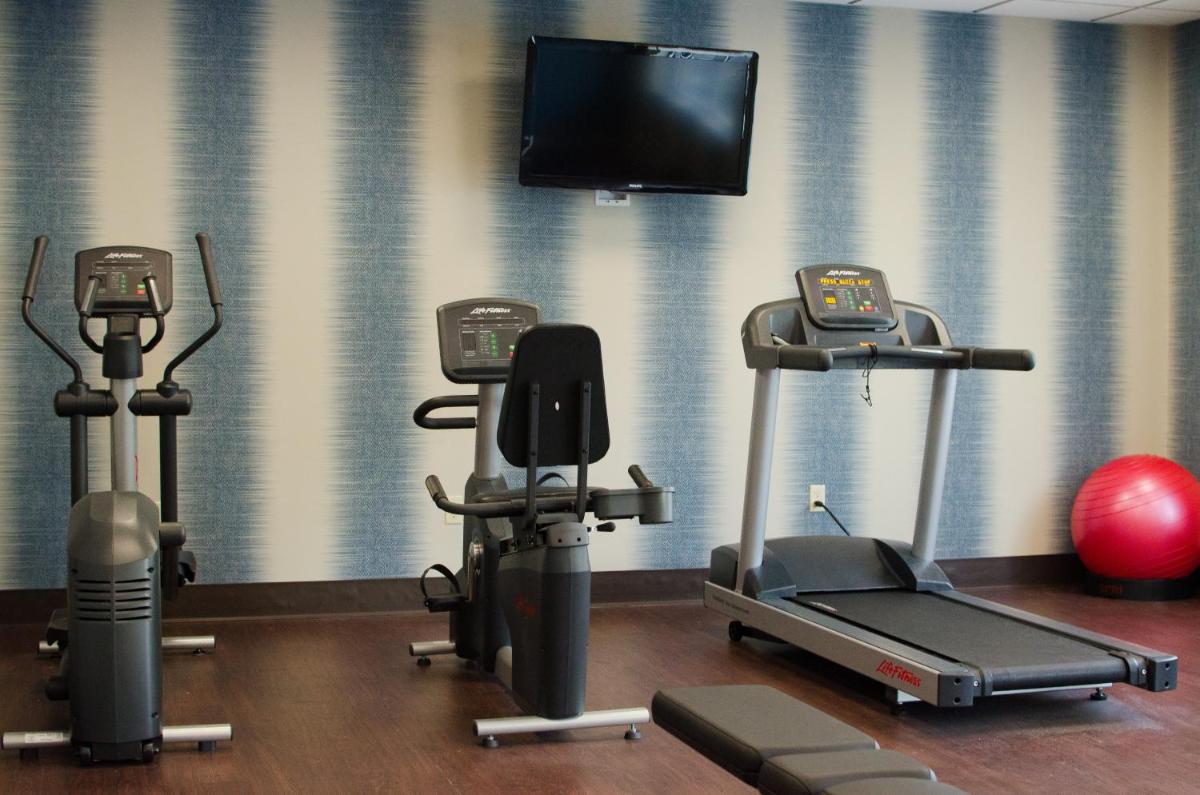 Holiday Inn Express & Suites Norwood, an IHG Hotel - Housity